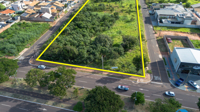 Área comercial, 9.200 metros quadrados na Av. Rita Vieira, Campo Grande MS